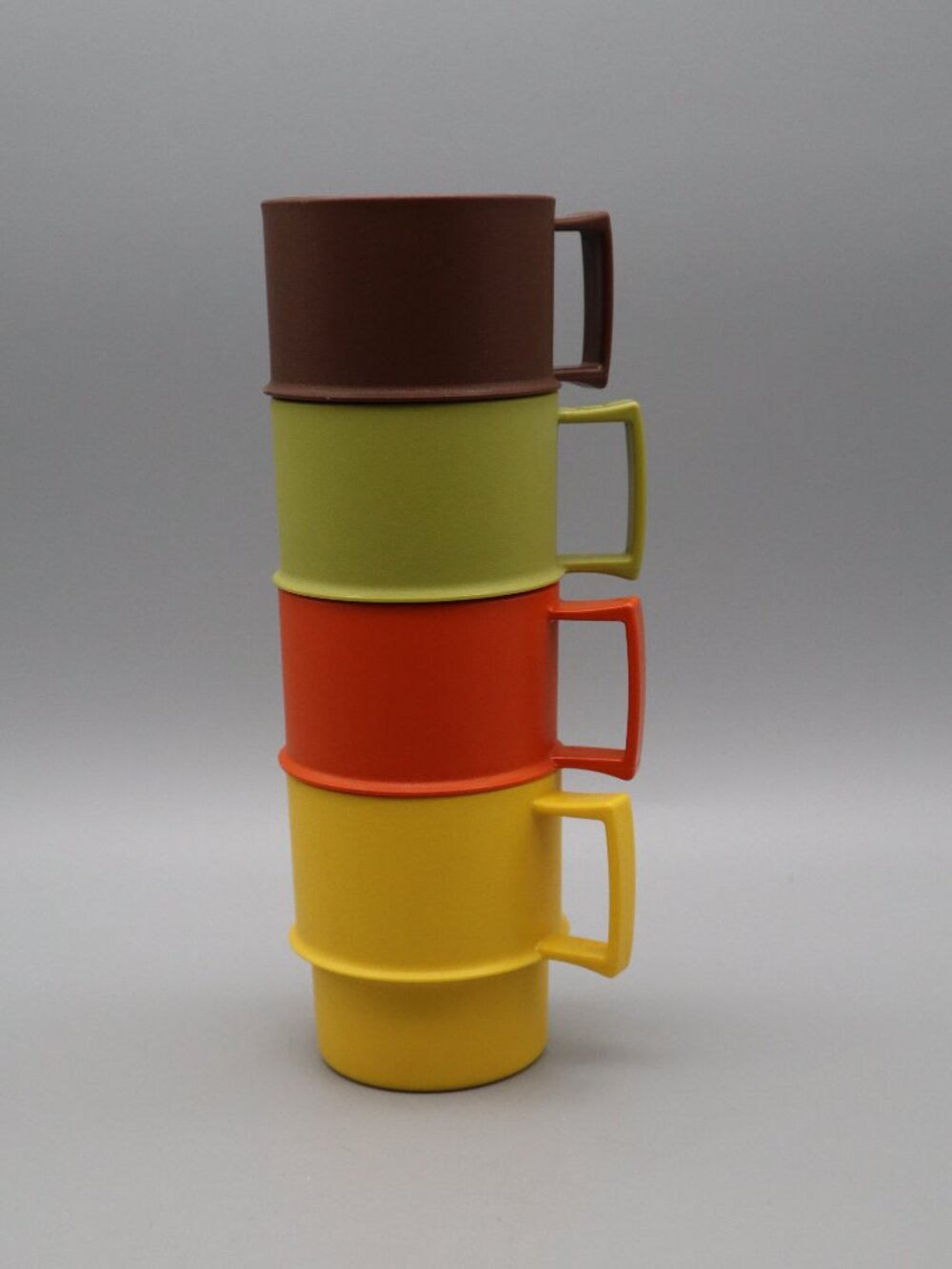 Set of 4 Vintage '70s Tupperware Stacking Mugs 1312 Harvest Colors Retro No Lids